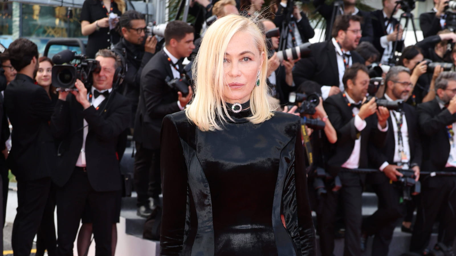 Ces 55 looks d'Emmanuelle Béart retracent son parcours mode de ses débuts à aujourd'hui