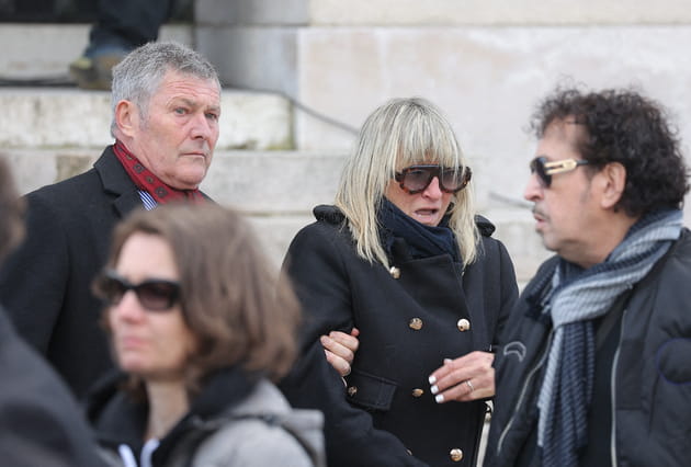 Christine Bravo effondr&eacute;e aux obs&egrave;ques d'Isabelle Mergault