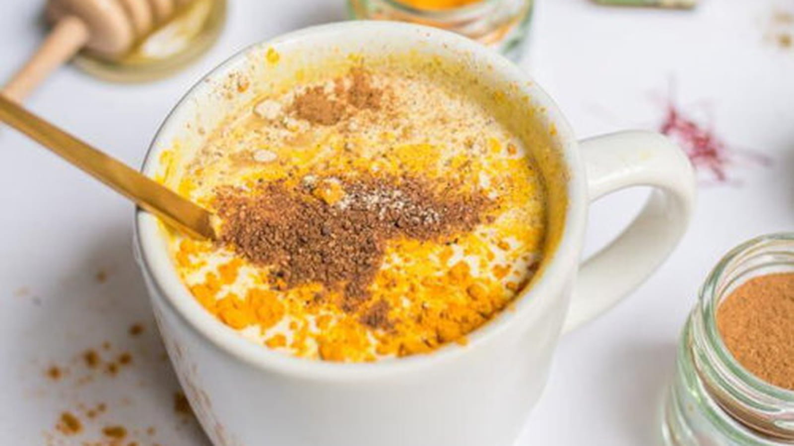 Moon milk au miel et aux épices