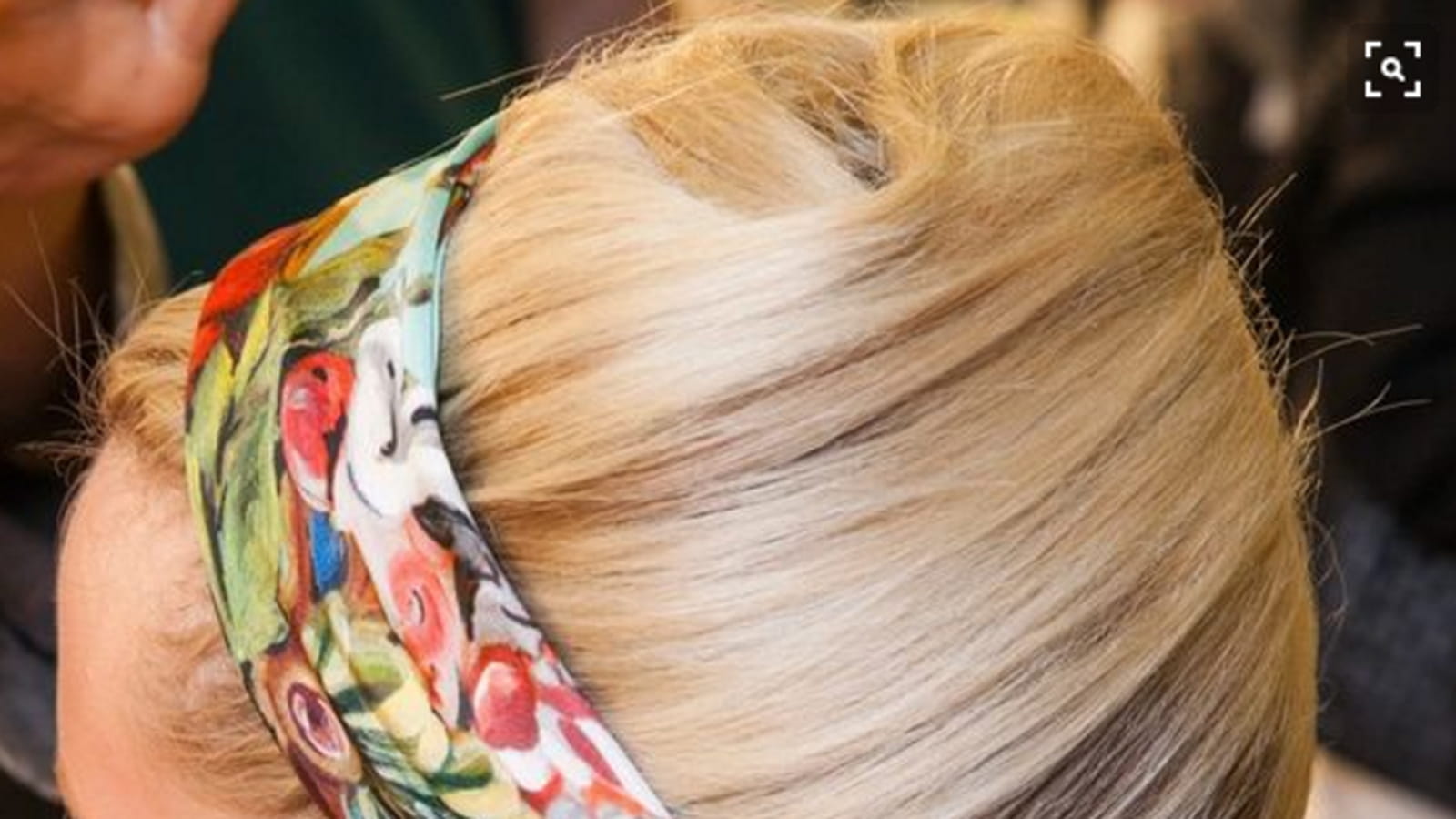 Le chignon banane accessoirisé