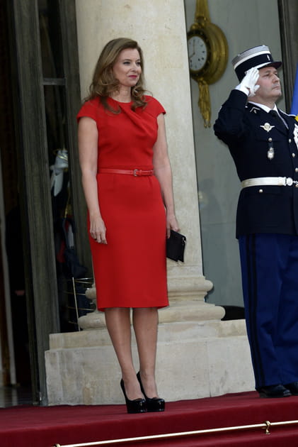 Valerie Trierweiler en robe midi rouge