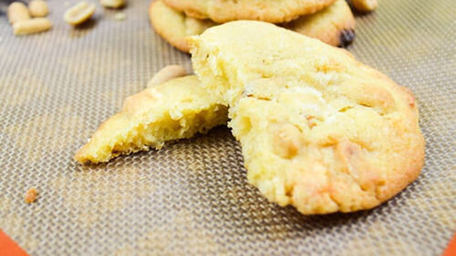 Cookies au Toblerone blanc et aux cacahuètes