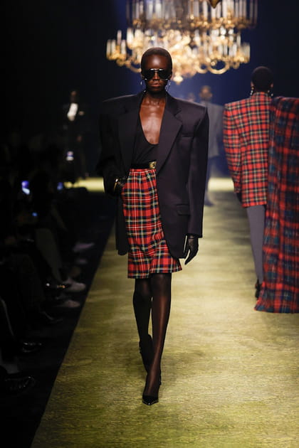 Look 18&nbsp;du d&eacute;fil&eacute; Saint Laurent