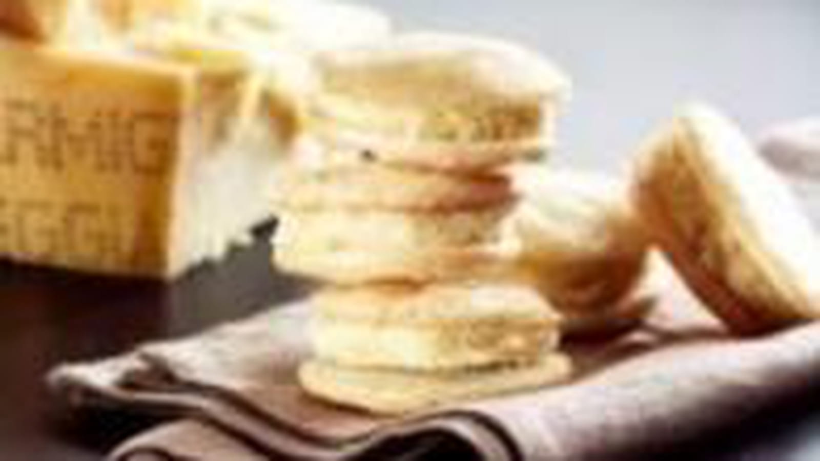 Macarons au parmigiano-reggiano