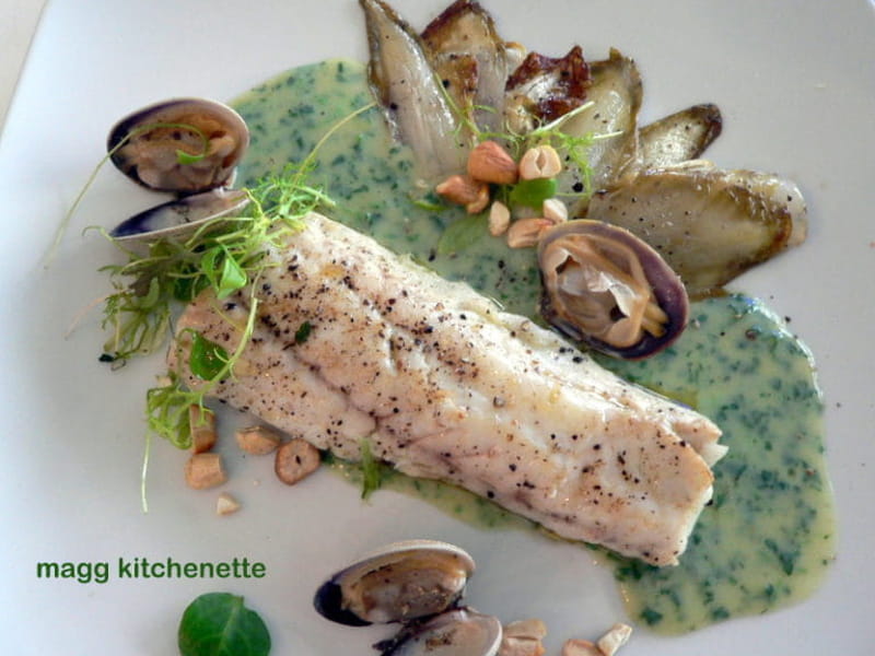 Recette de Filet de bar à la crème de persil, endives et palourdes