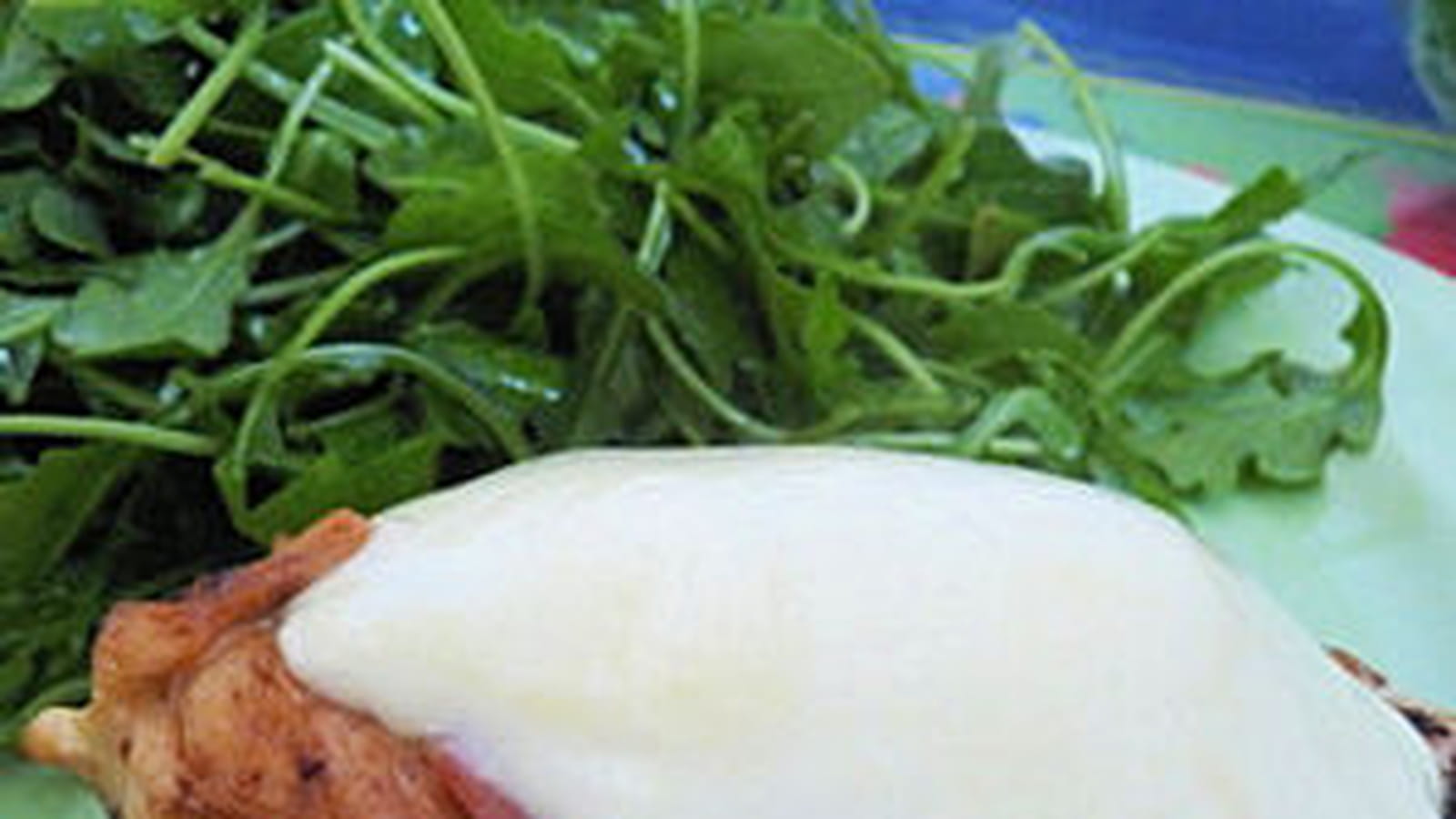 Escalopes de poulet au jambon cru et à la mozzarella