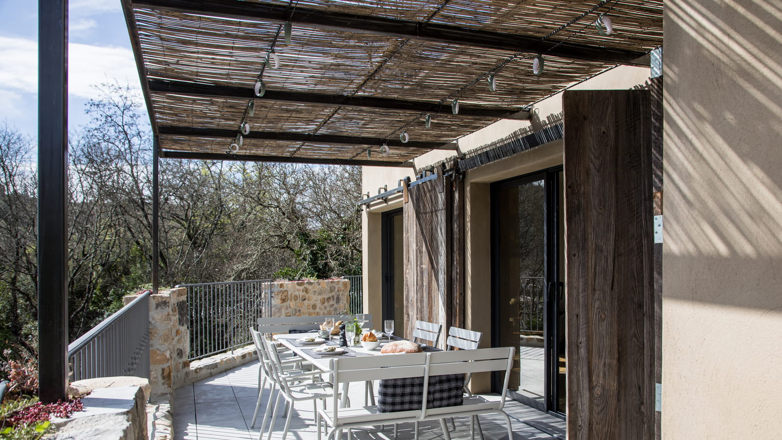 Sous le pergola