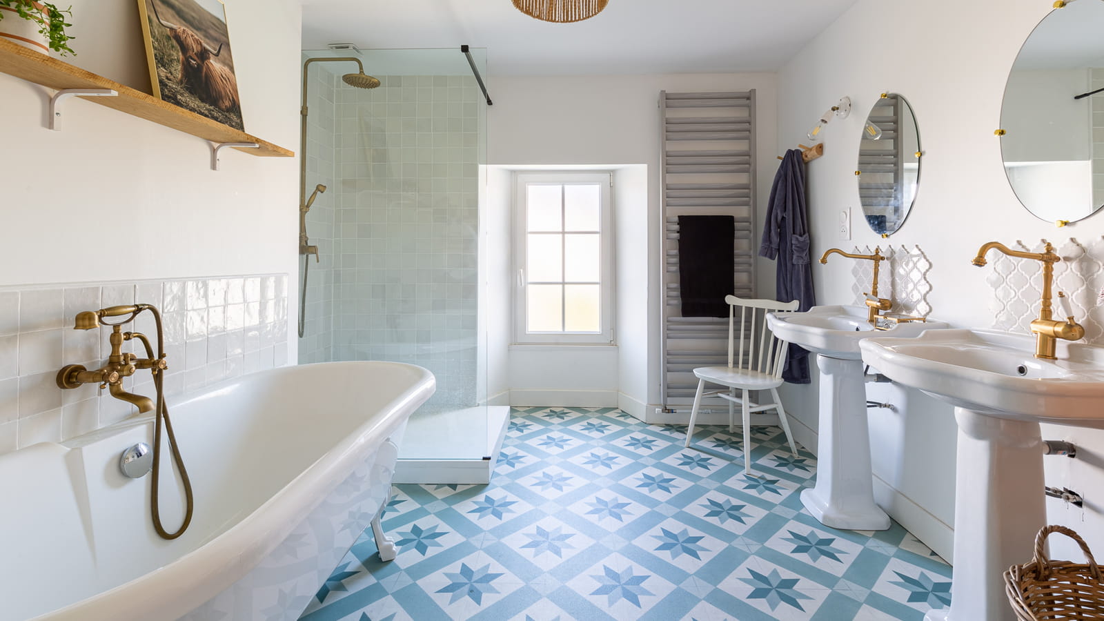 Salle de bains esprit maison de famille 
