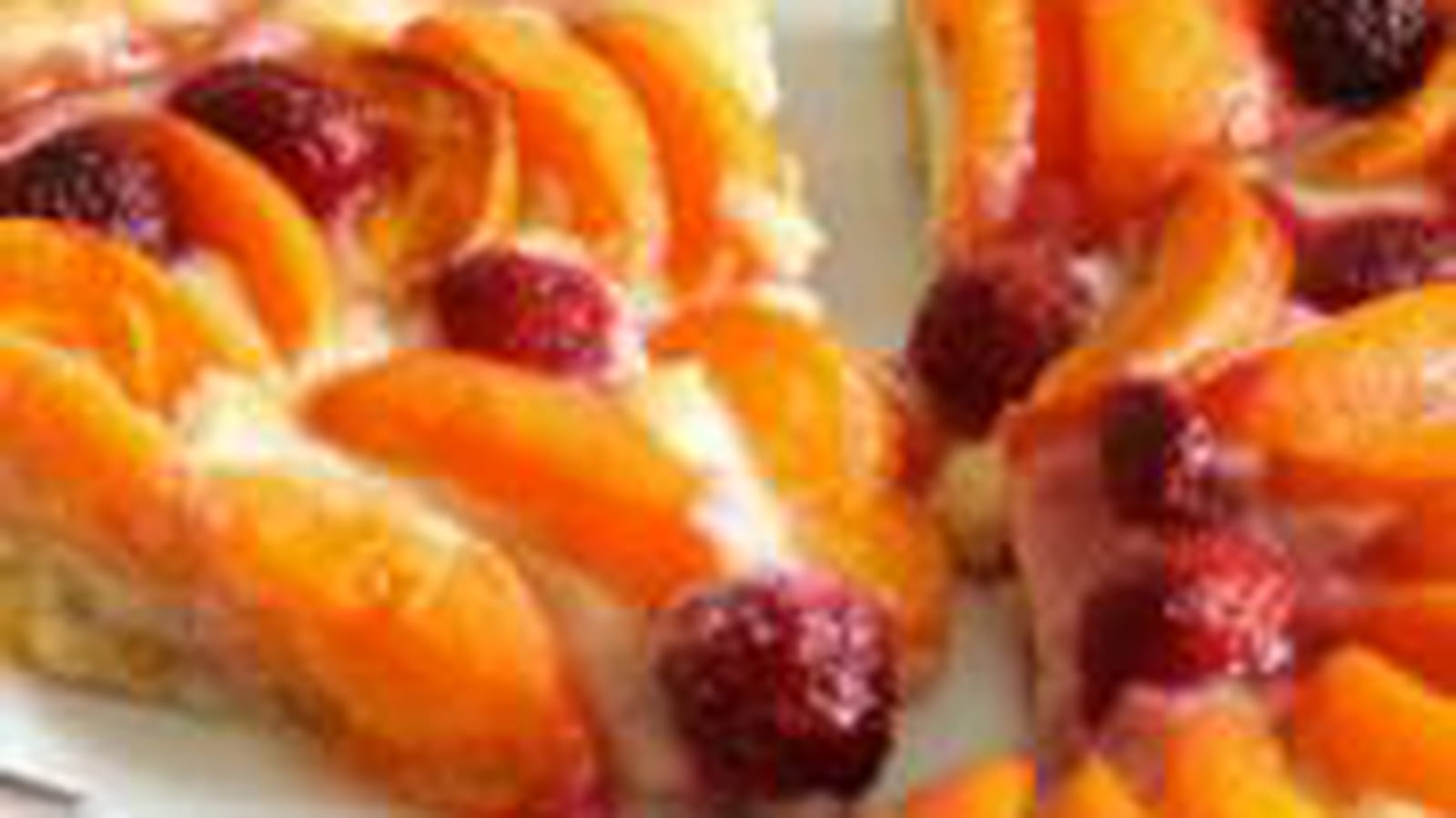 Tarte aux abricots et aux framboises