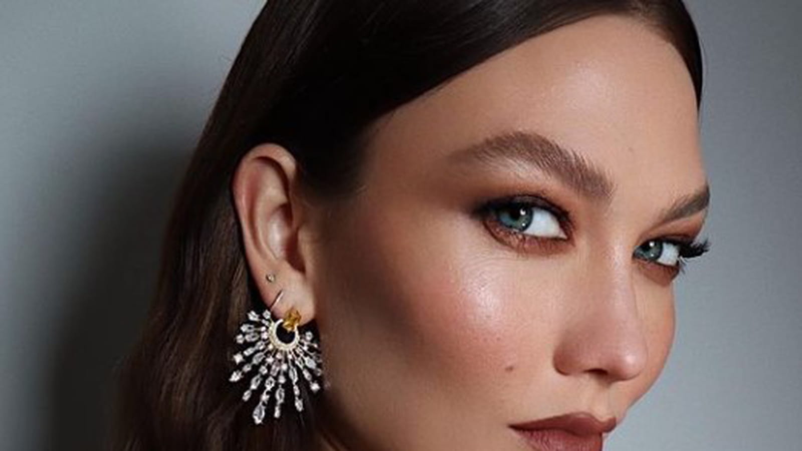 Karlie Kloss, en brune