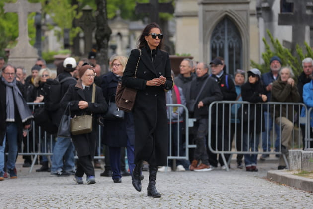 Karine Le Marchand aux obs&egrave;ques d'Isabelle Mergault