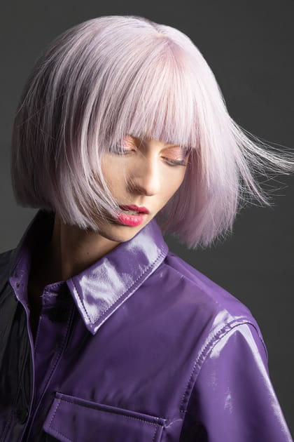 Le bob court &agrave; frange &agrave; la coloration rose