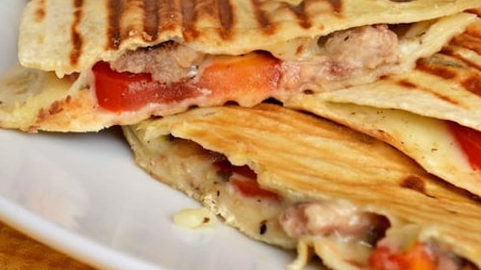 Quesadillas aux sardines, tomates et mozzarella