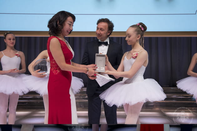 Remise de lot par St&eacute;phane Bern