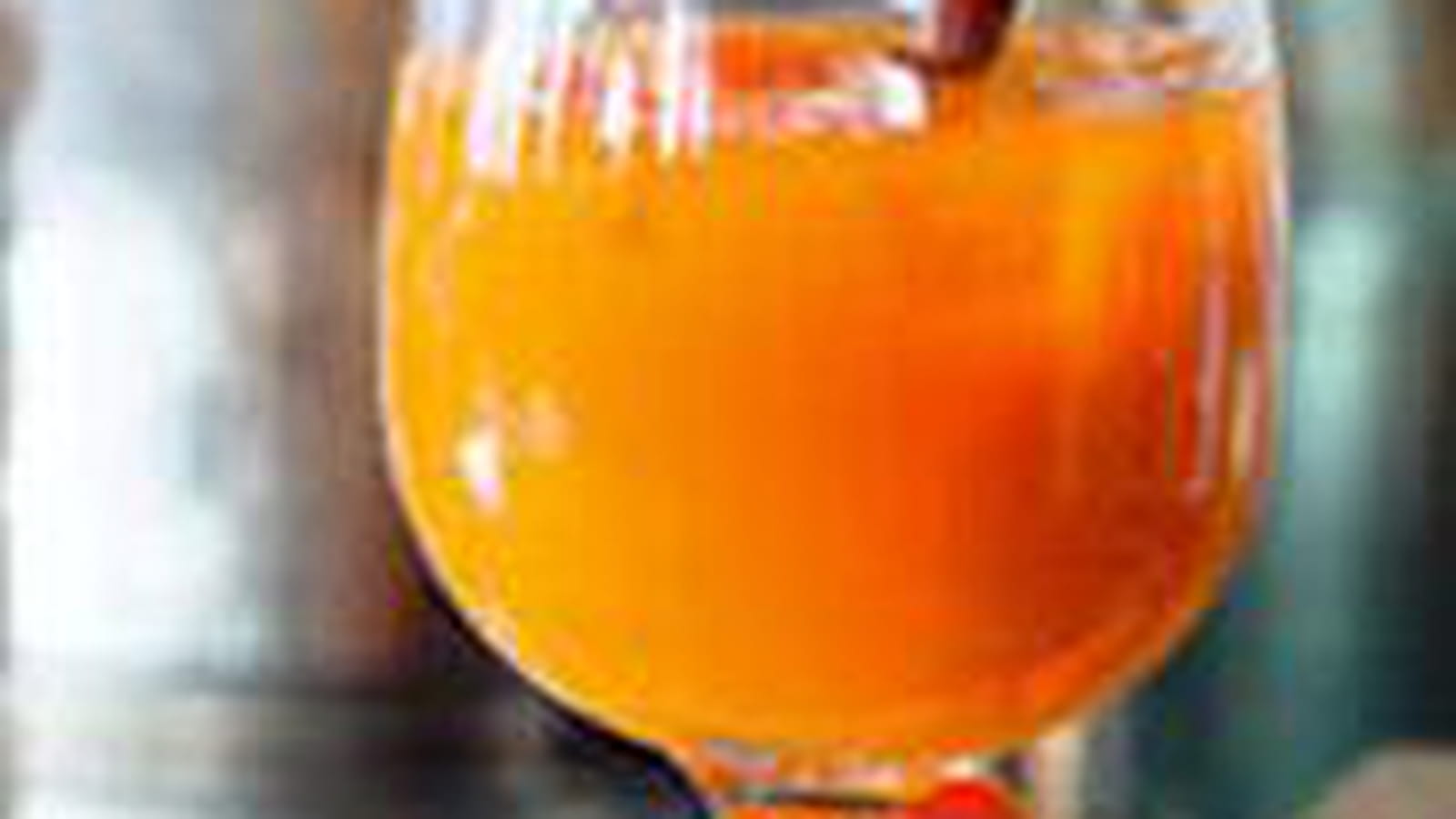 Cocktail sans alcool coco, açaï, ananas