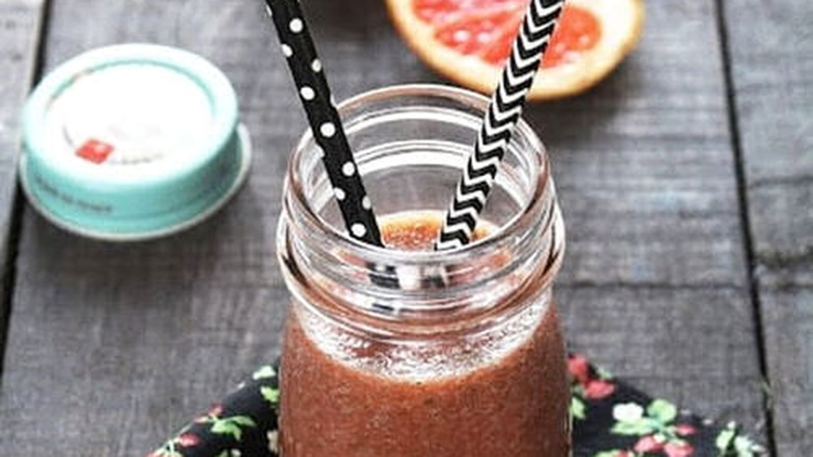 Smoothie concombre, fraises et pamplemousse