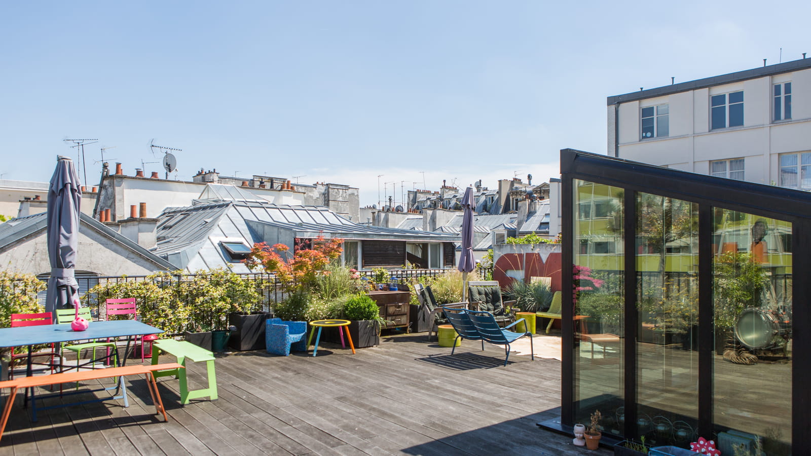 Terrasse en bois colorée