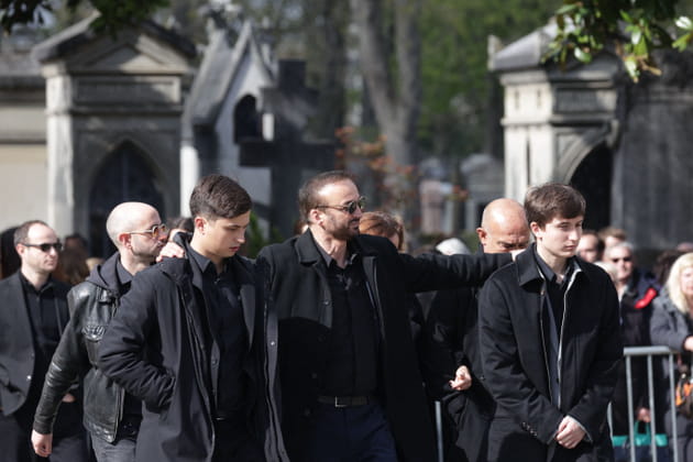 Obsèques d'Emilie Dequenne : son mari Michel Ferracci, bouleversé avec ses fils