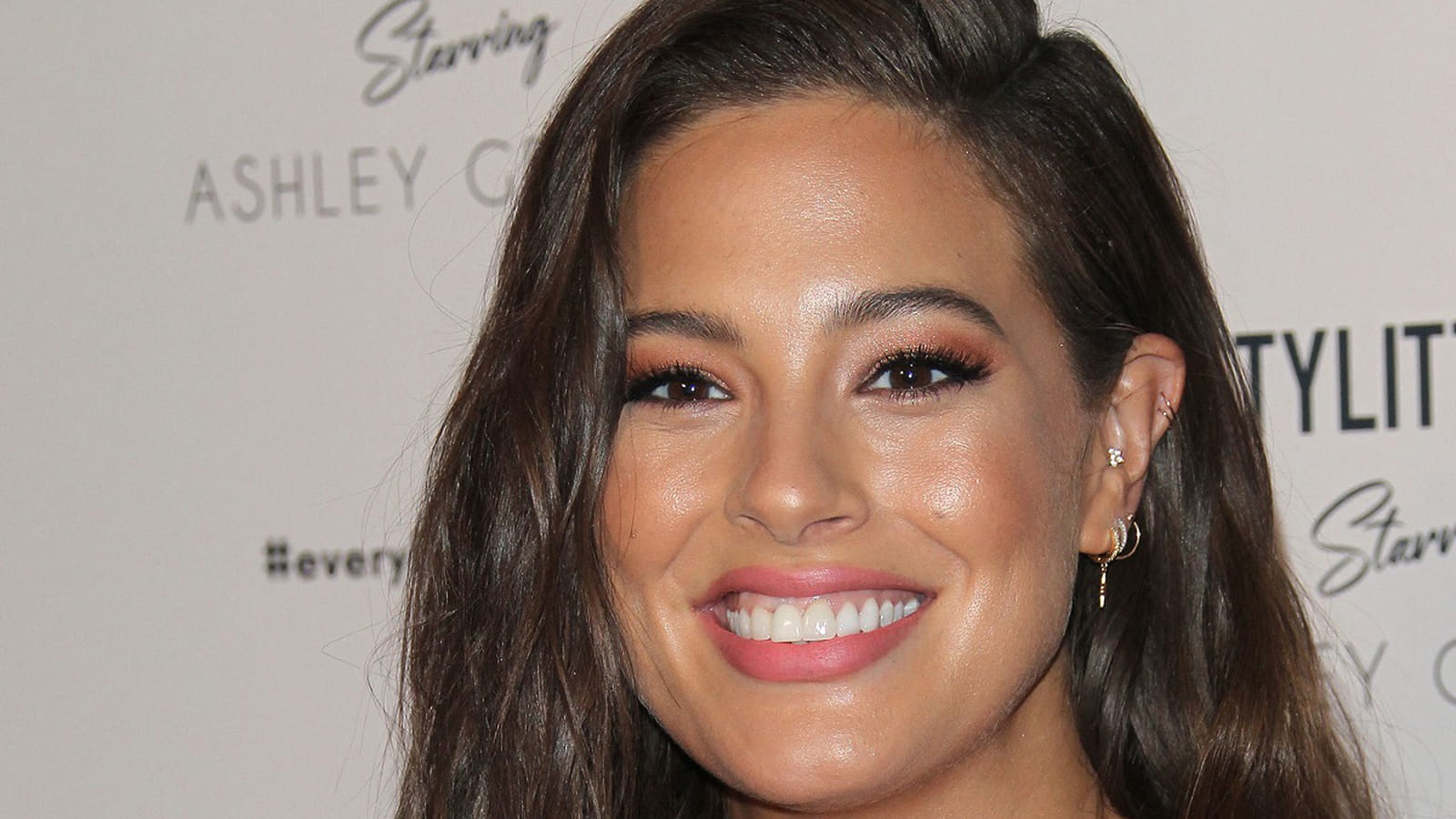 Ashley Graham, cheveux longs