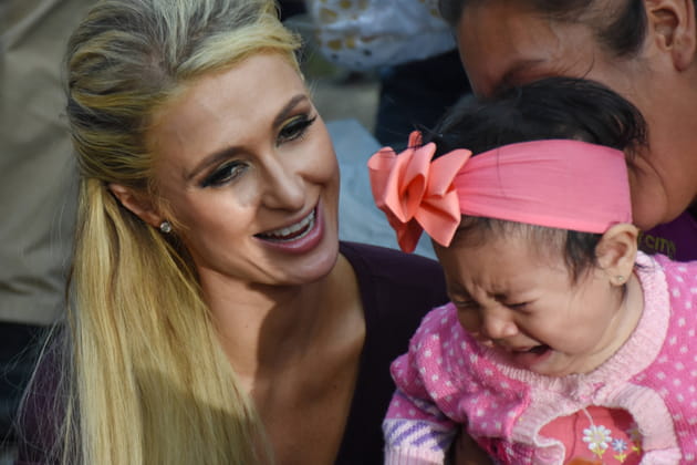Paris Hilton pouponne