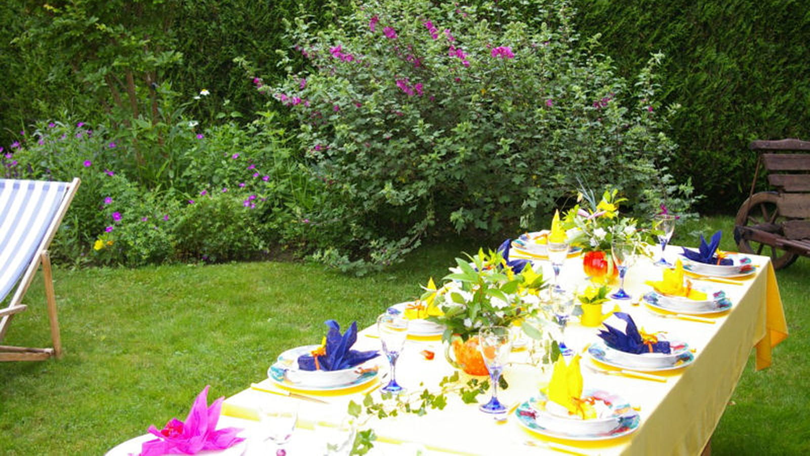 Déjeuner dans le jardin
