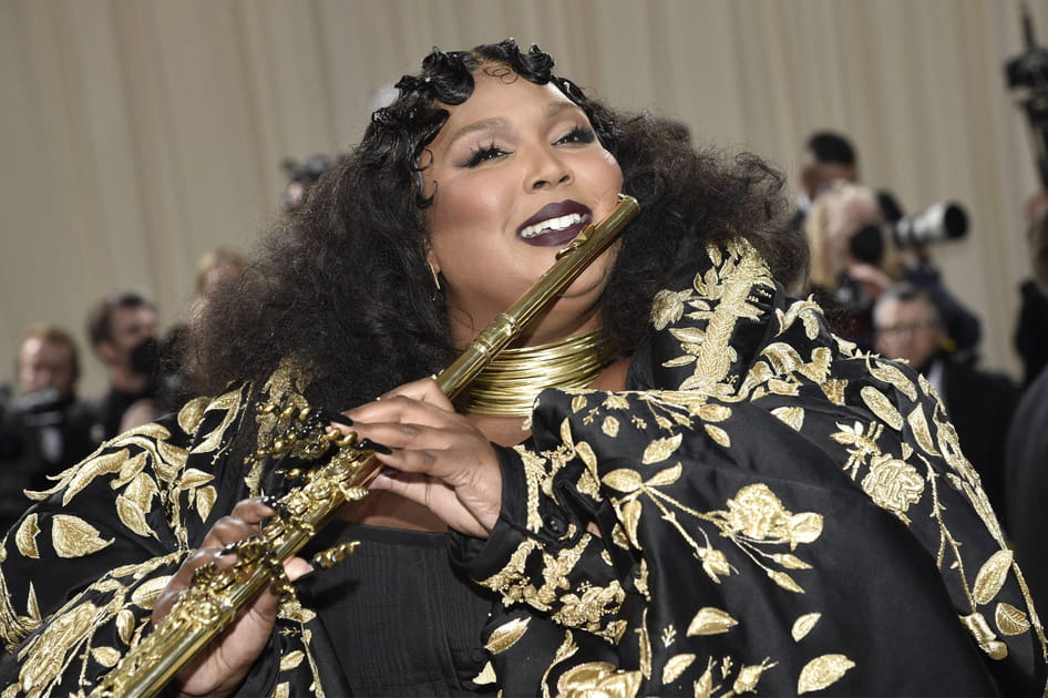 La coiffure crant&eacute;e de Lizzo