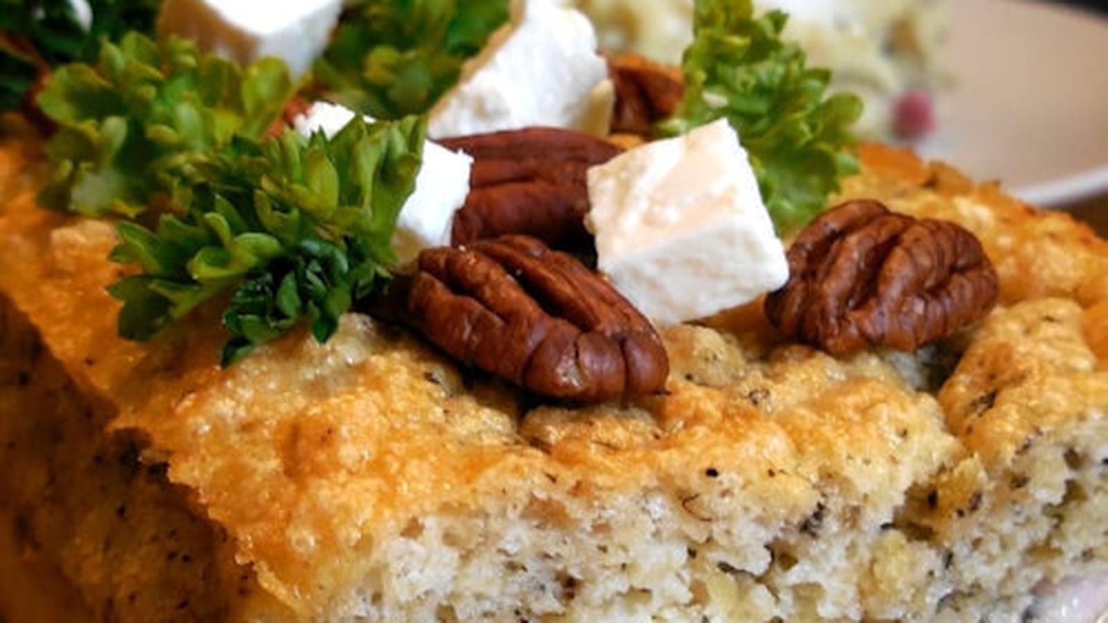Gâteau magique olives, lardons et feta