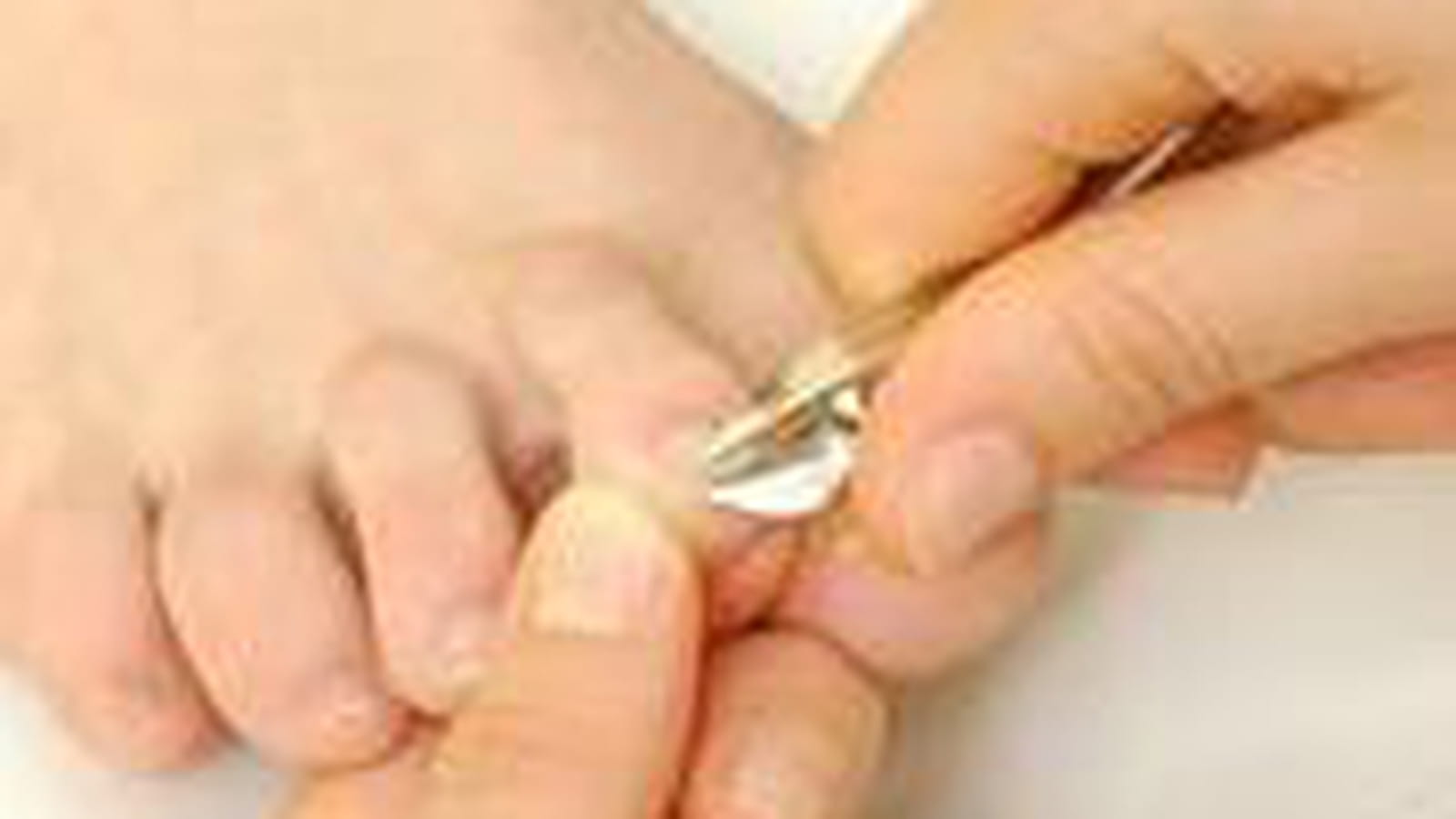 Repousser les cuticules