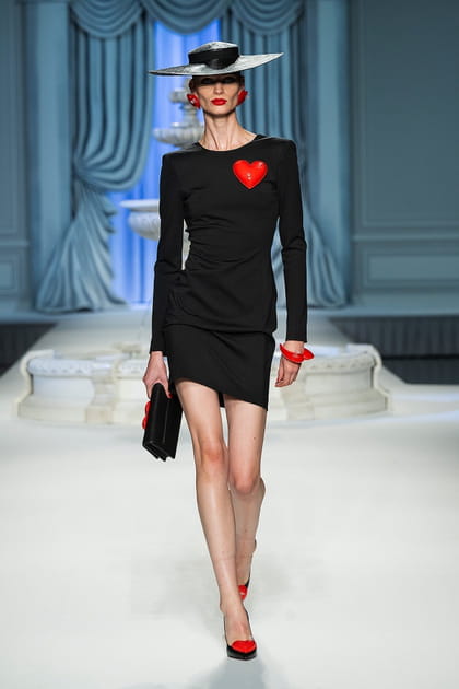 Look 1&nbsp;du d&eacute;fil&eacute; Moschino