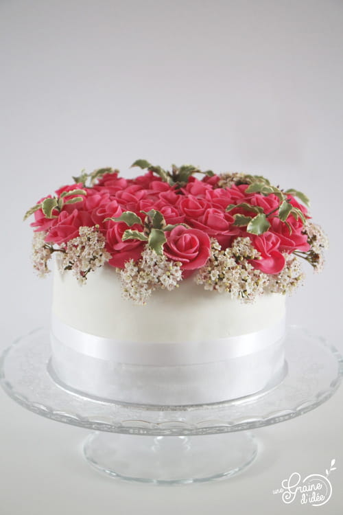 Layer Cake Bouquet de Roses aux fruits rouges et fraises