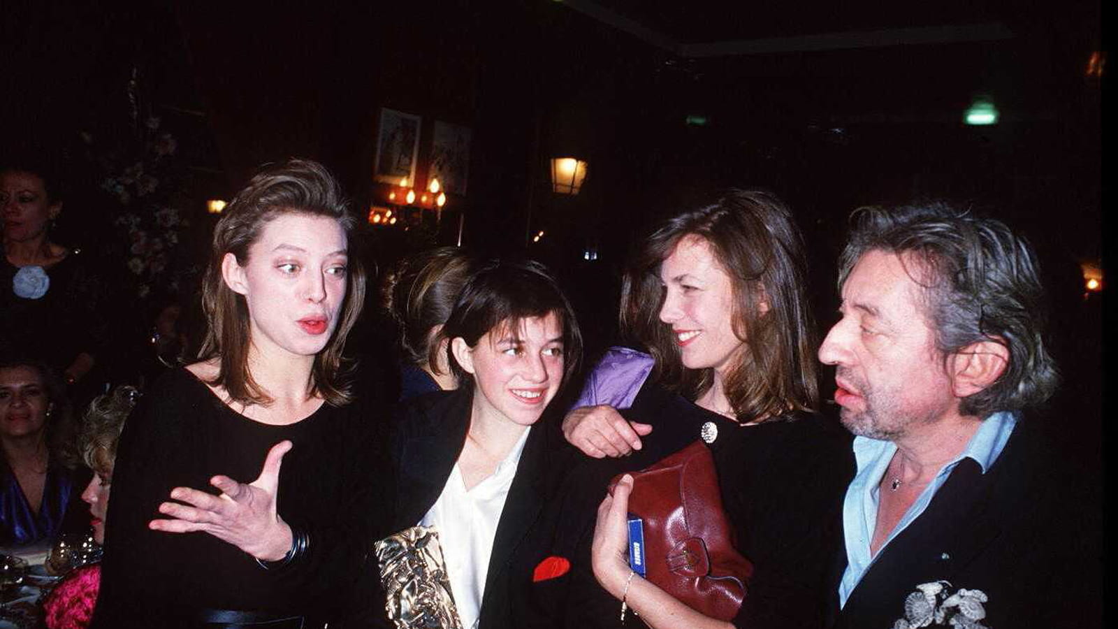 Kate Barry, Charlotte Gainsbourg, Jane Birkin et Serge Gainsbourg 