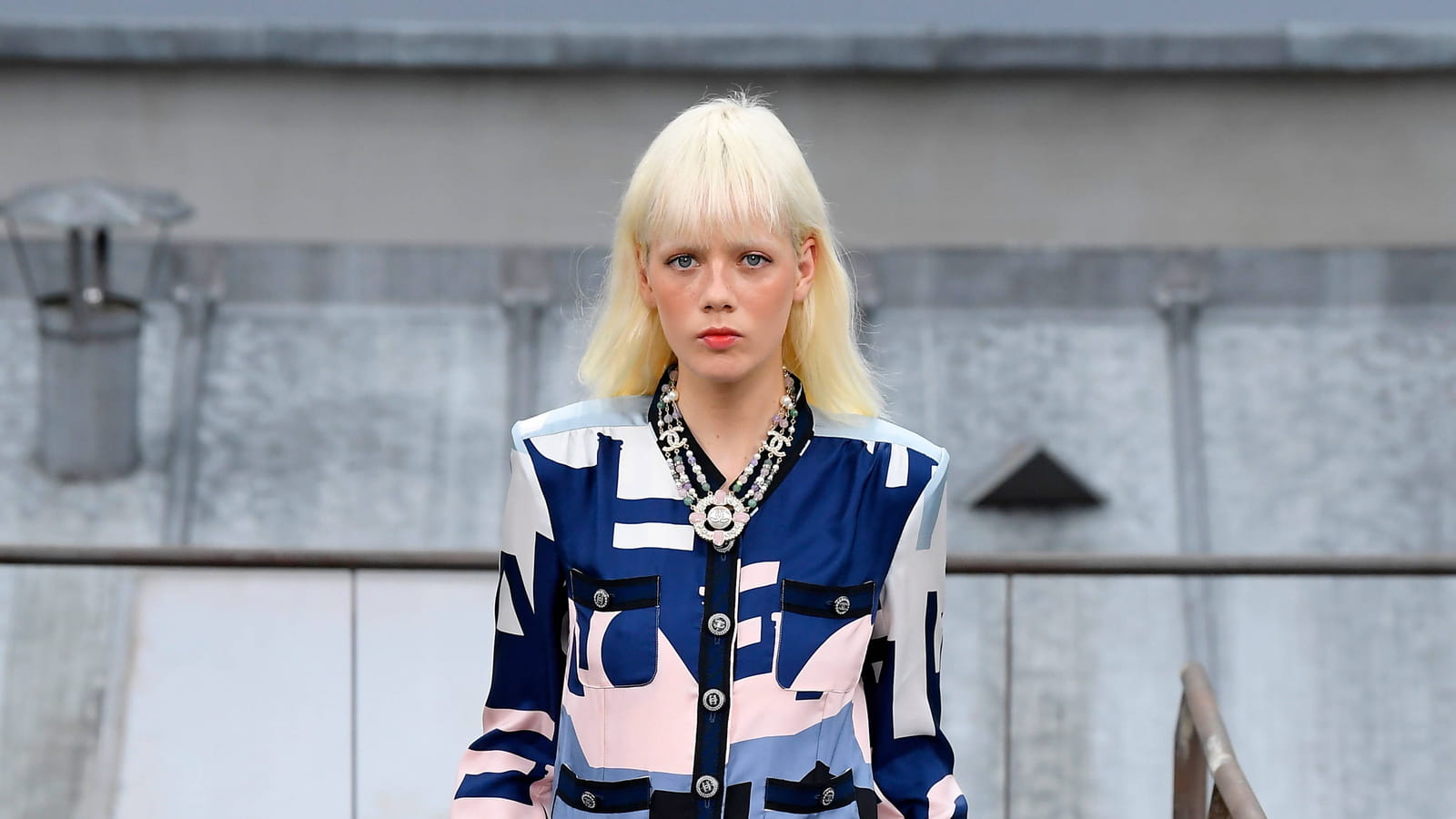 Look 60