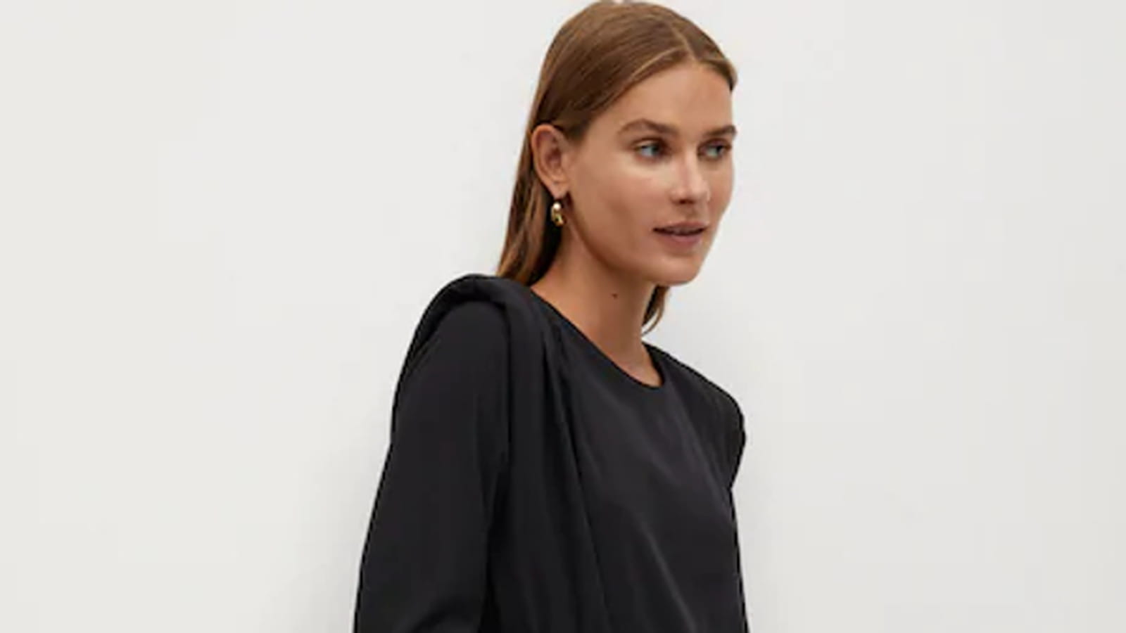 Robe noire Mango