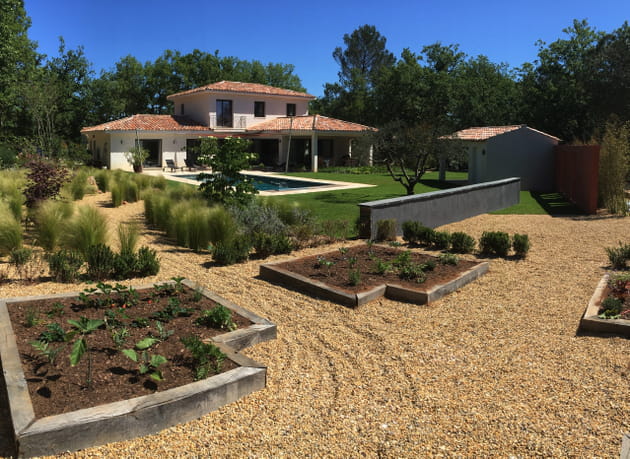 Apr&egrave;s&nbsp;: un jardin structur&eacute; avec plusieurs espaces
