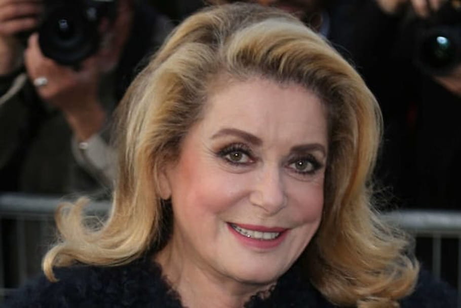 Catherine Deneuve a changé de couleur de cheveux