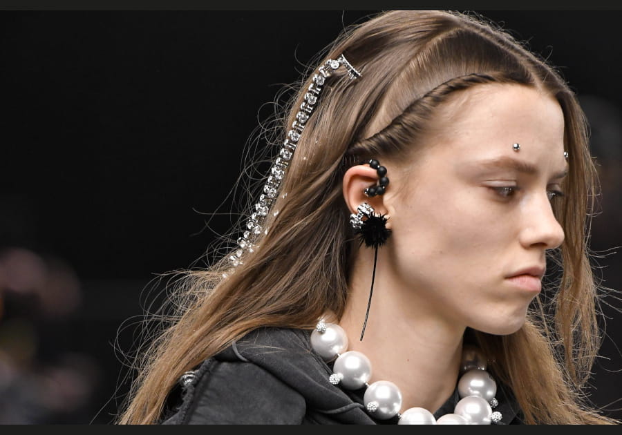 Le bijou de cheveux de Givenchy