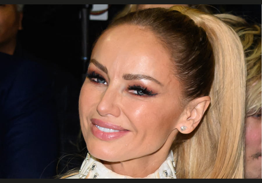 La queue-de-cheval lisse d'Adriana Karembeu