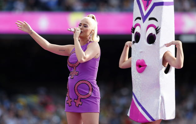 Katy Perry, enceinte, fait le show