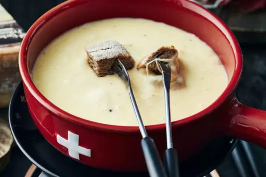 Fondue moitié-moitié Gruyère AOP suisse et Vacherin Fribourgeois AOP