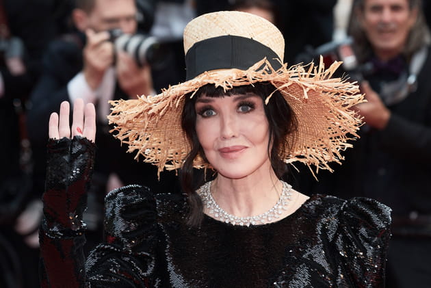 Isabelle Adjani et son chapeau de paille pour la projection de "La belle &eacute;poque" de Nicolas Bedos