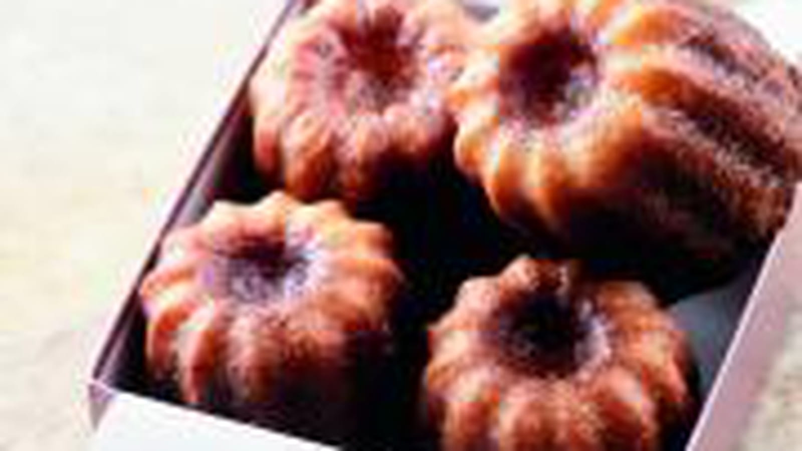 Cannelés bordelais