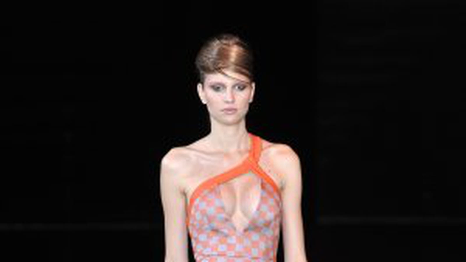 La robe frou-frou de Giorgio Armani