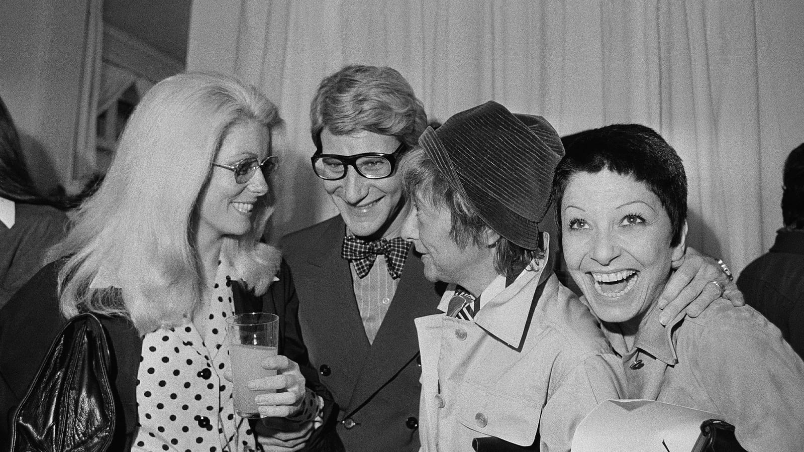 Avec Yves Saint-Laurent, Catherine Deneuve et la danseuse Zizi Jeanmaire - Juillet 1973