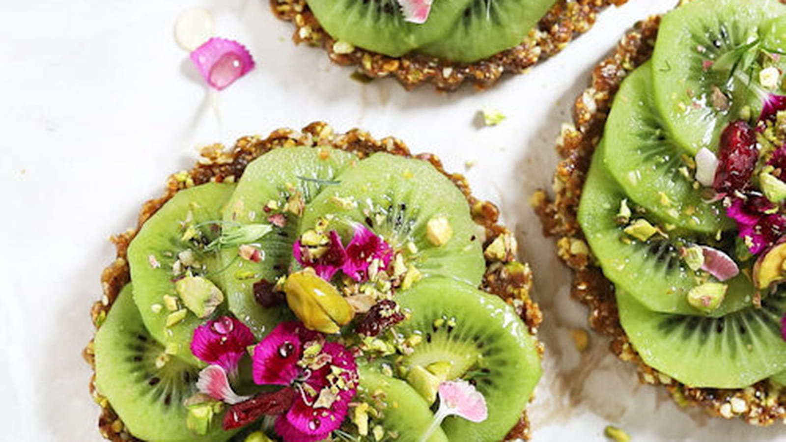 Tartelettes sans cuisson aux pistaches et kiwi