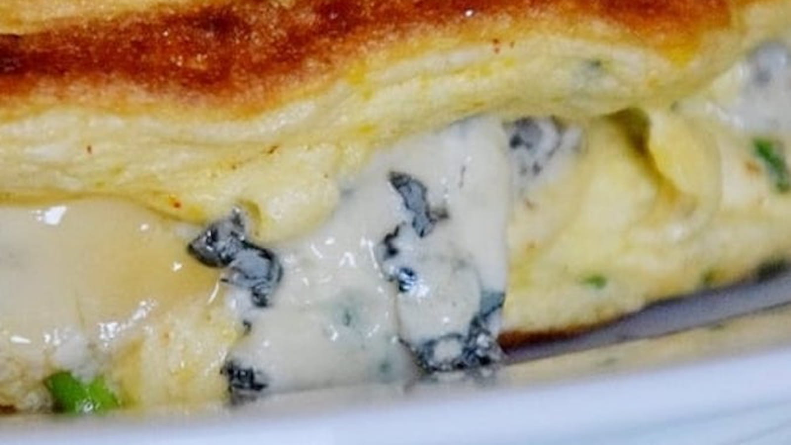 Omelette aérienne à la ciboulette et à la Fourme d'Ambert