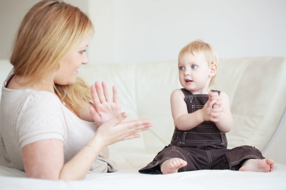 Langue des signes : comment communiquer avec bébé ?