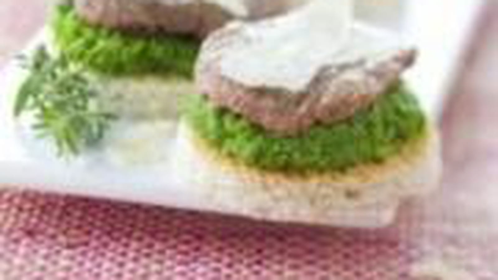 Toast agneau-purée de pois de pois et parmesan 