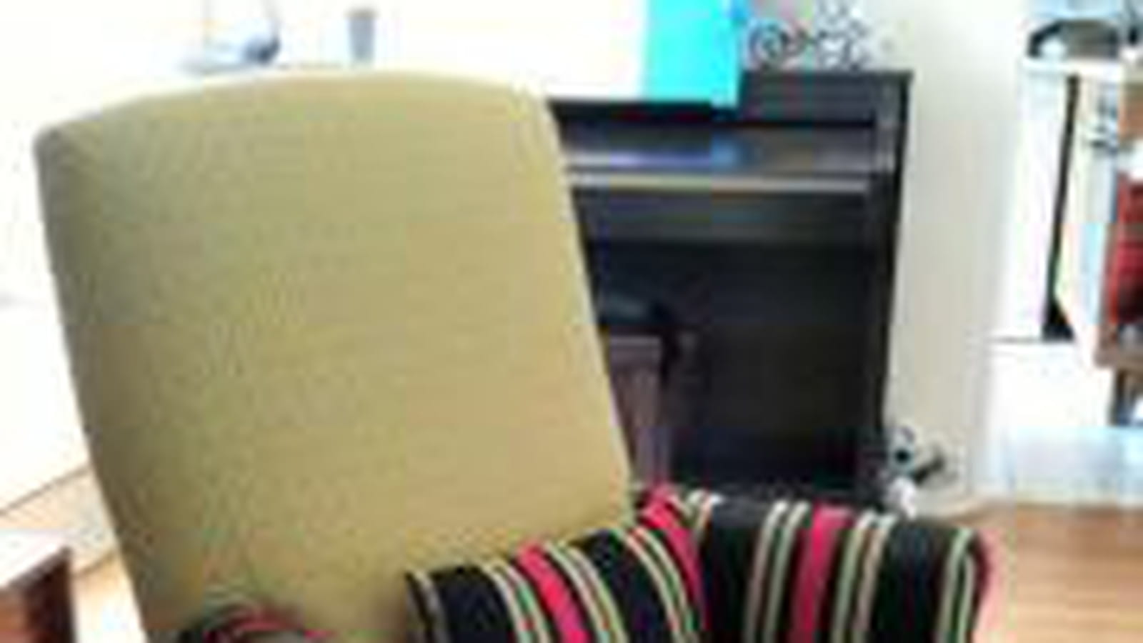 Fauteuil à rayures et pois
