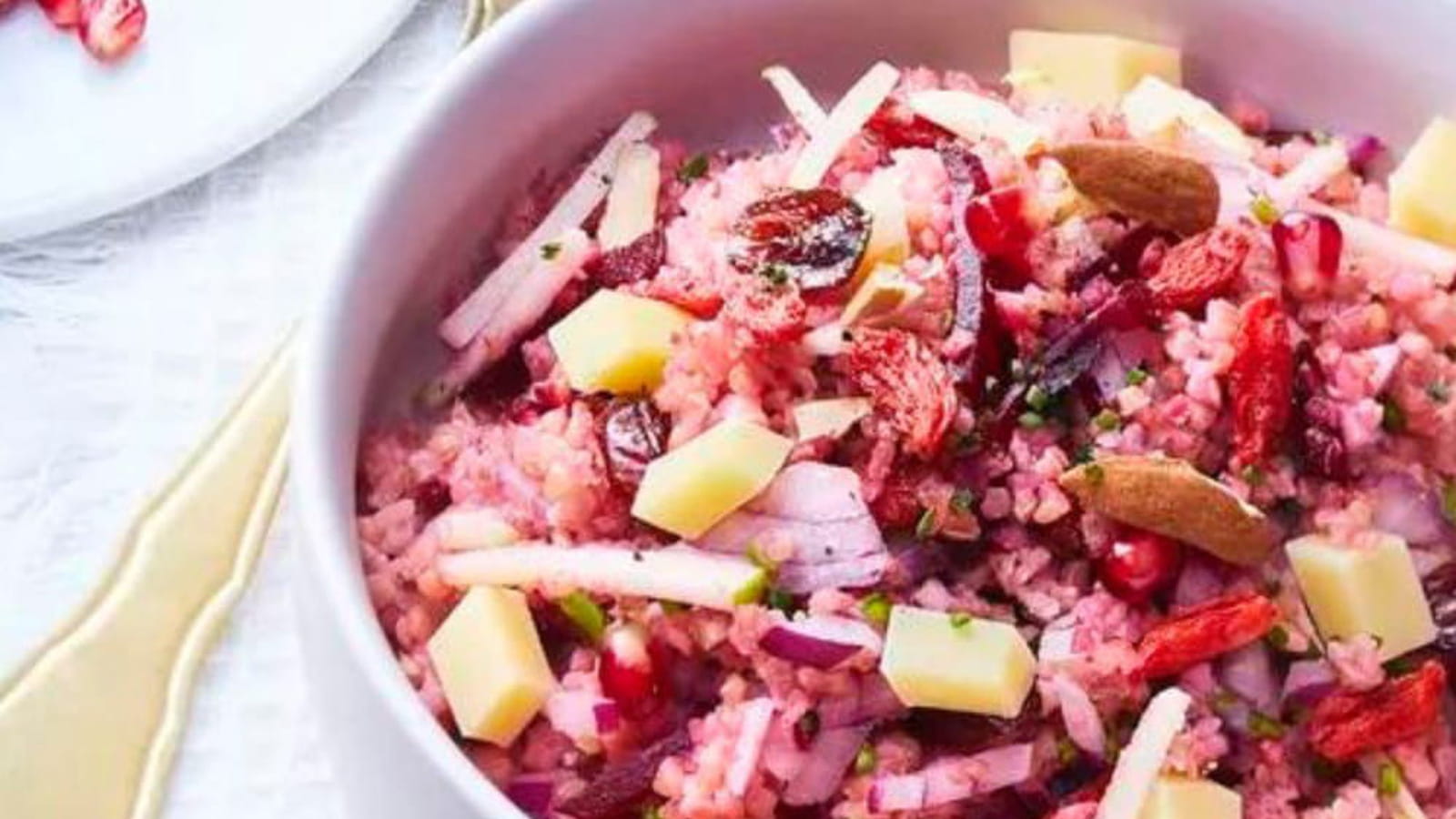 Taboulé rouge betterave, baies de goji, pommes vertes et dés d’Emmentaler