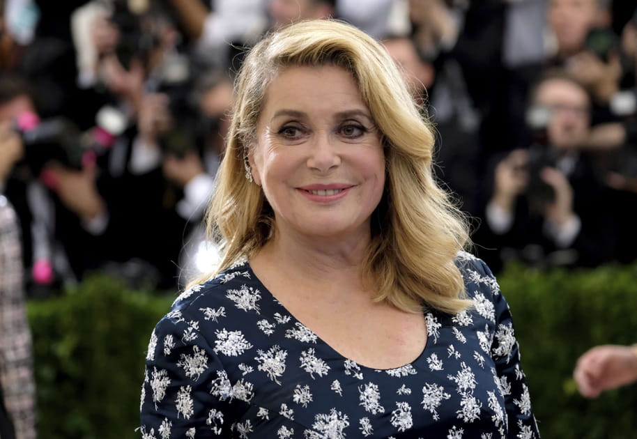 La m&egrave;che twits&eacute;e de Catherine Deneuve